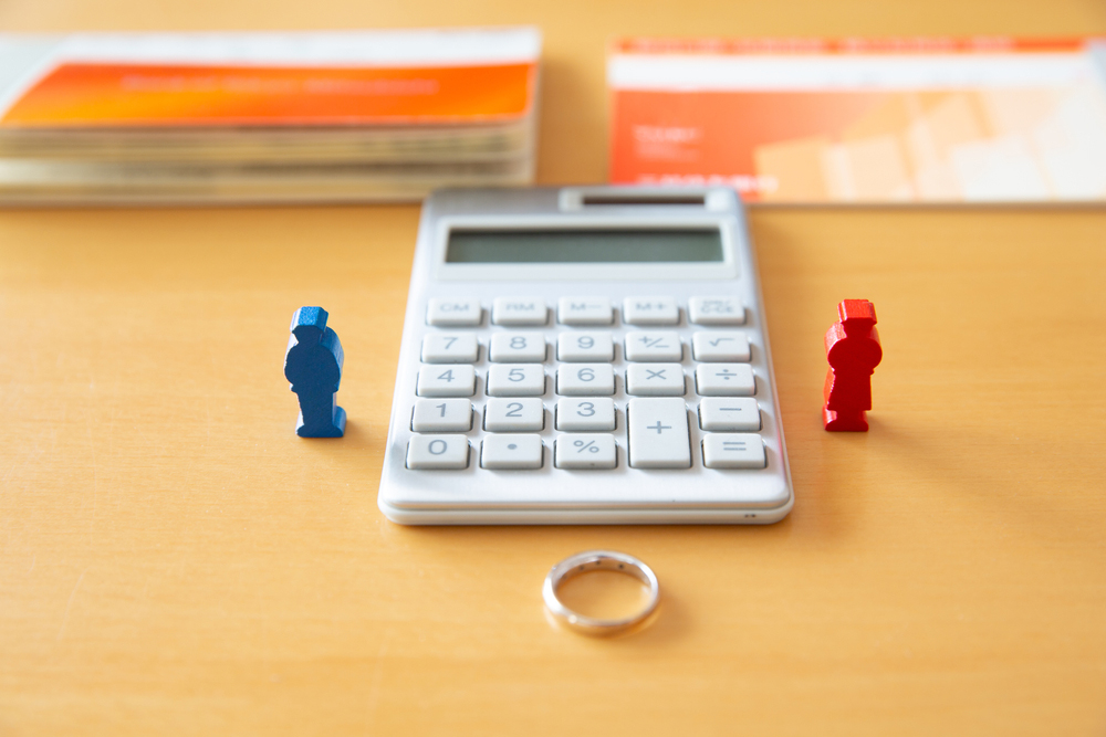 Japanese couples marriage and divorce money image